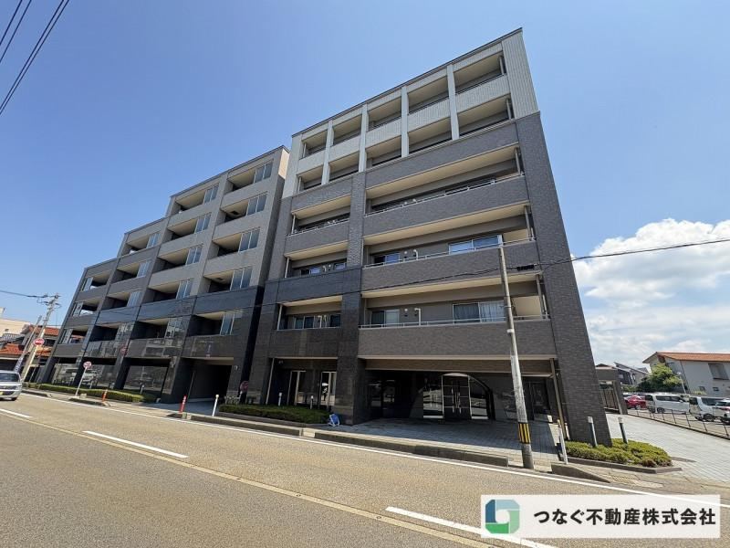 3LDK apartment in Kanazawa, Ishikawa - Photo 1