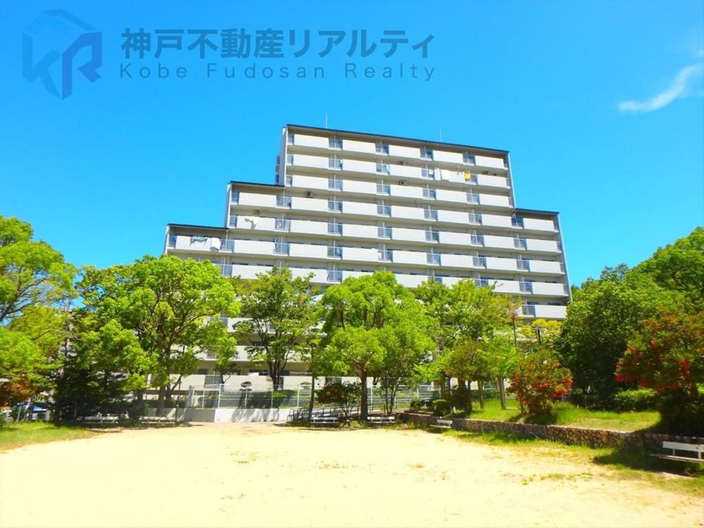 2LDK apartment in Tarumi Ward, Kobe, Hyogo - Photo 1