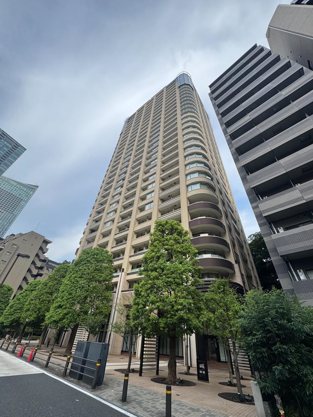 2LDK apartment in Minato Ward, Tokyo - Photo 1