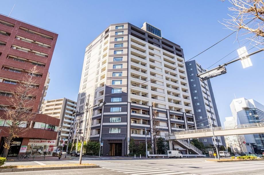 2LDK apartment in Minato Ward, Tokyo - Photo 1