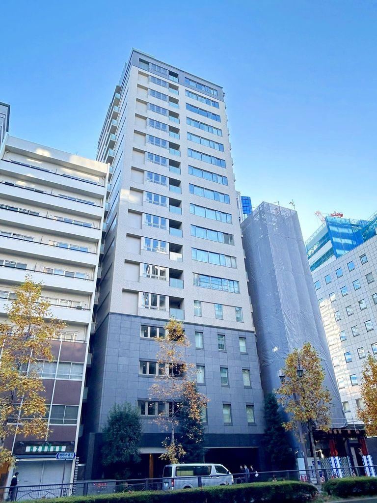 3LDK apartment in Chiyoda Ward, Tokyo - Photo 1
