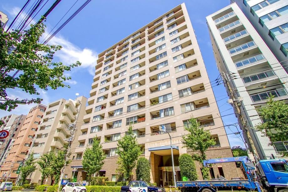 2LDK apartment in Shinjuku Ward, Tokyo - Photo 1