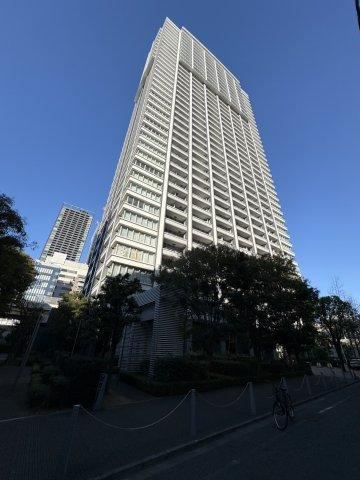 2LDK apartment in Minato Ward, Tokyo - Photo 1