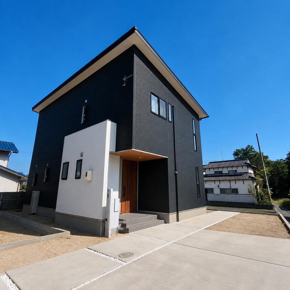 5LDK house in Naka Ward, Okayama - Photo 1