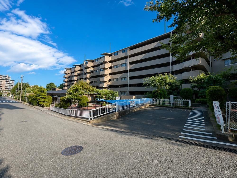3LDK+S apartment in Suita, Osaka - Photo 1