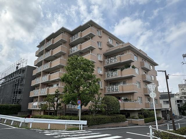 3LDK apartment in Katsushika Ward, Tokyo - Photo 1