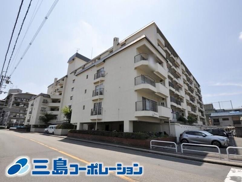 3LDK apartment in Settsu, Osaka - Photo 1
