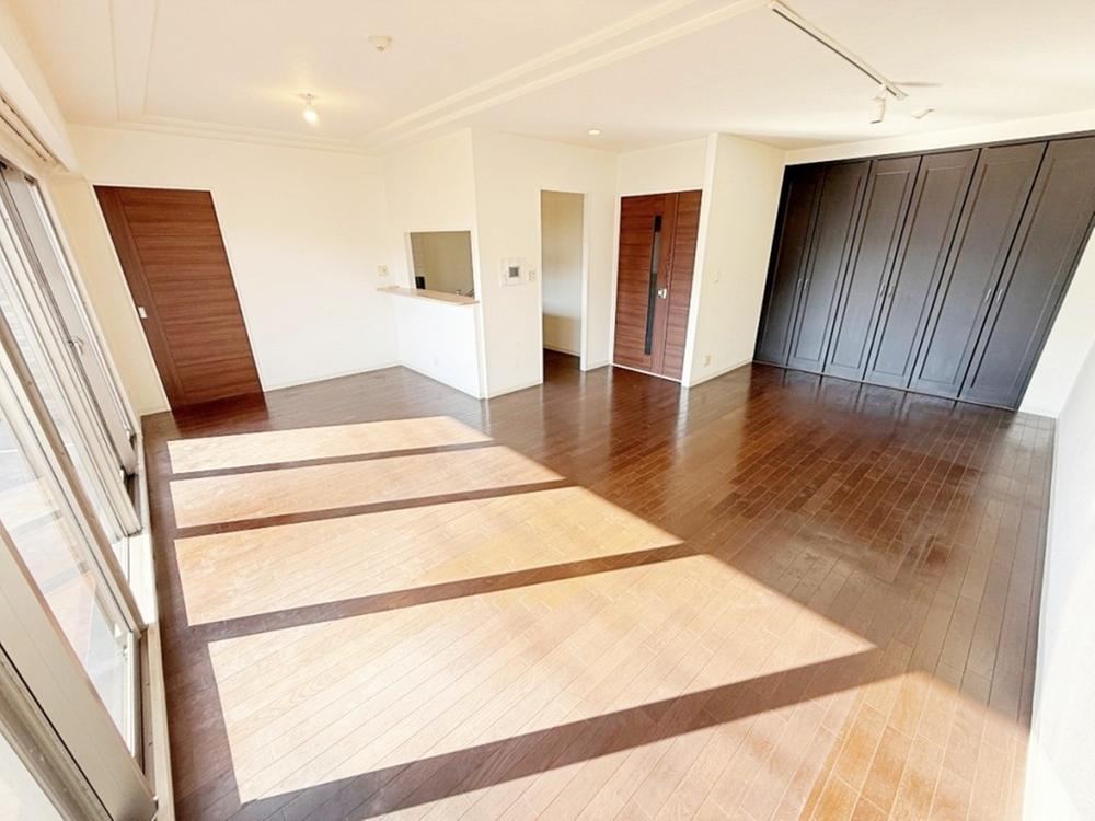 3LDK apartment in Suita, Osaka - Photo 1