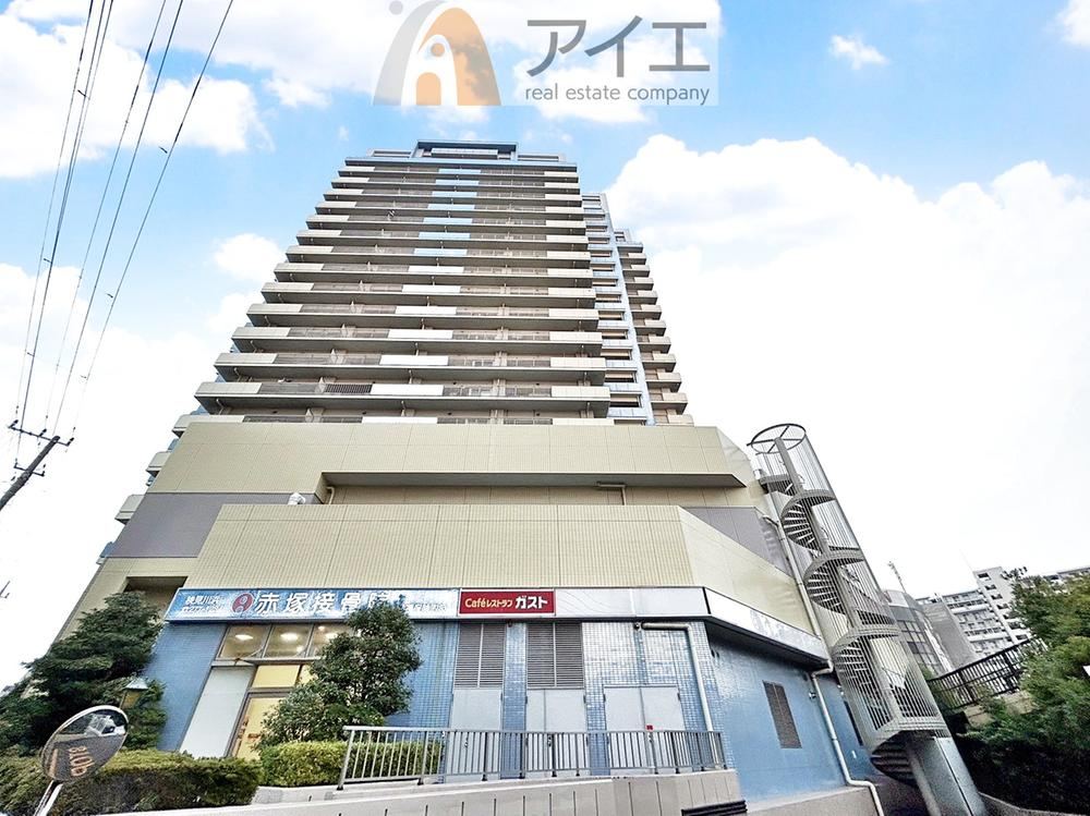 4LDK apartment in Mihama Ward, Chiba - Photo 1