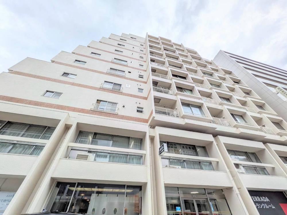 2LDK apartment in Shinjuku Ward, Tokyo - Photo 1