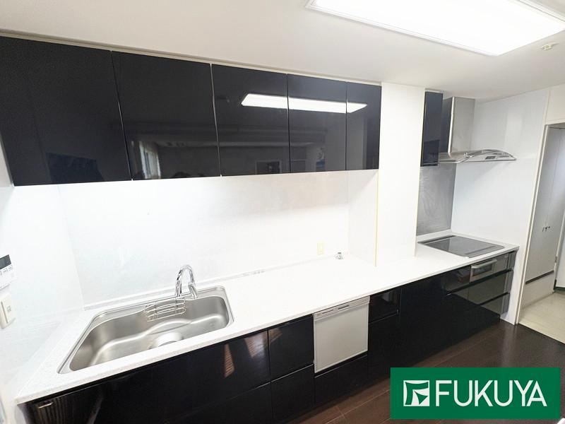 3LDK apartment in Minato Ward, Osaka - Photo 1