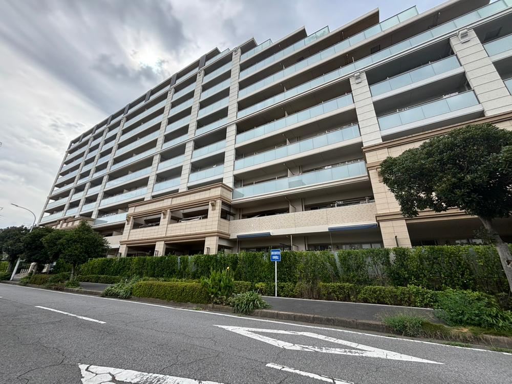 3LDK apartment in Mihama Ward, Chiba - Photo 1