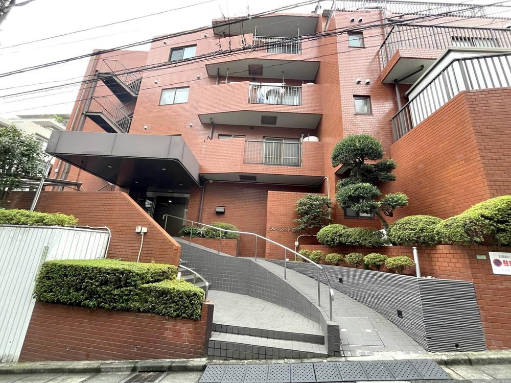 1DK apartment in Bunkyo Ward, Tokyo - Photo 1