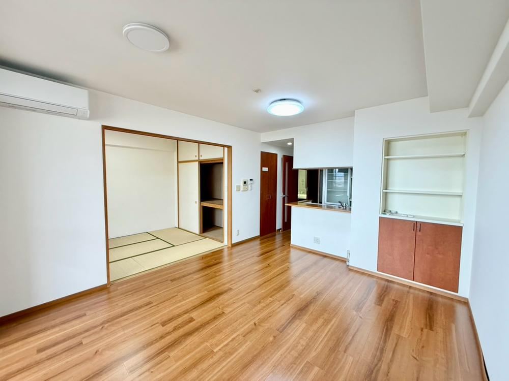 3LDK apartment in Suminoe Ward, Osaka - Photo 1