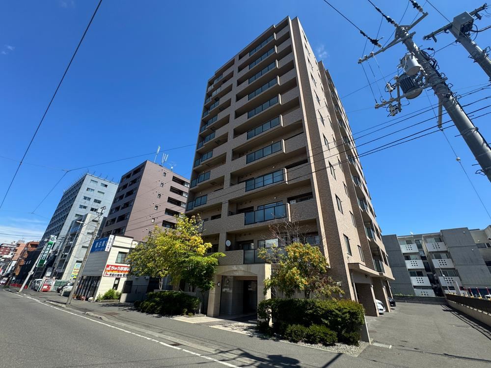 3LDK apartment in Chuo Ward, Sapporo, Hokkaido - Photo 1