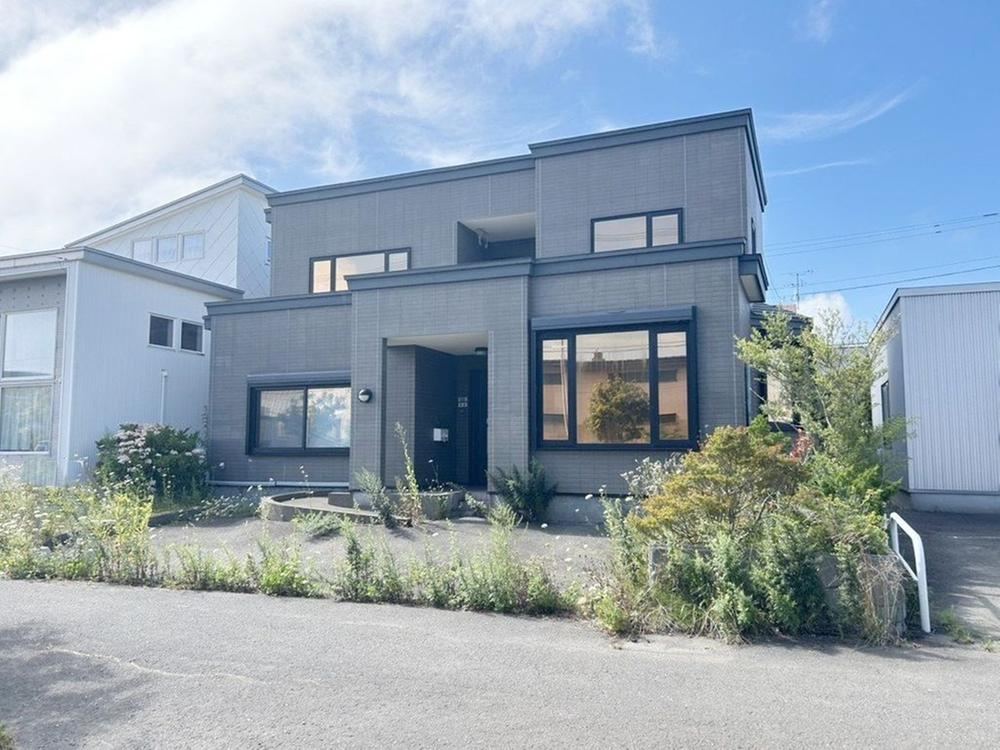 6LDK+S house in Muroran, Hokkaido - Photo 1