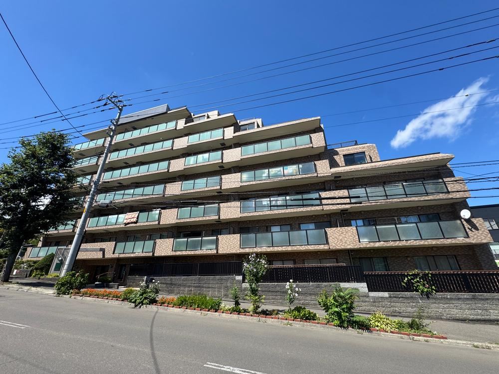 4LDK apartment in Chuo Ward, Sapporo, Hokkaido - Photo 1