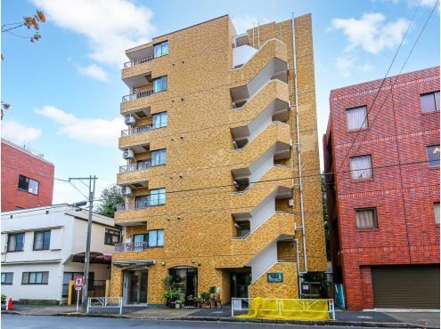 3LDK apartment in Meguro Ward, Tokyo - Photo 1