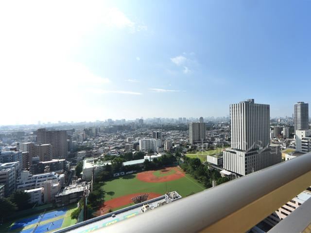 2LDK apartment in Toshima Ward, Tokyo - Photo 1