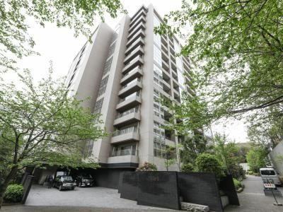 2LDK apartment in Minato Ward, Tokyo - Photo 1