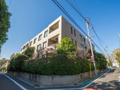 3LDK apartment in Shibuya Ward, Tokyo - Photo 1