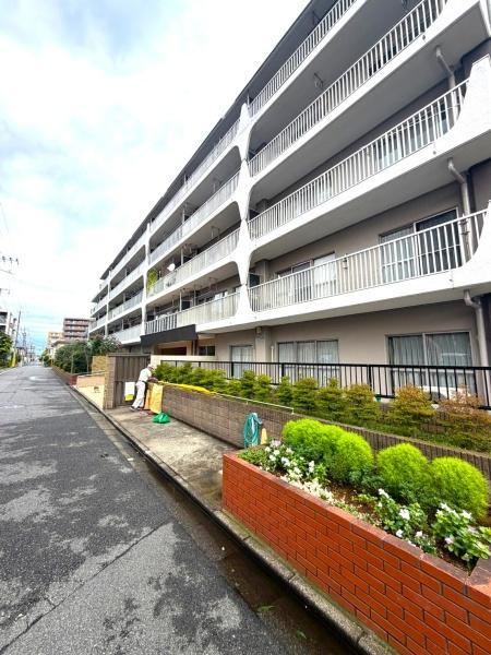 3LDK+S apartment in Funabashi, Chiba - Photo 1