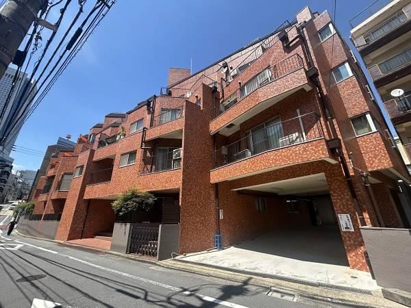 1LDK apartment in Shibuya Ward, Tokyo - Photo 1