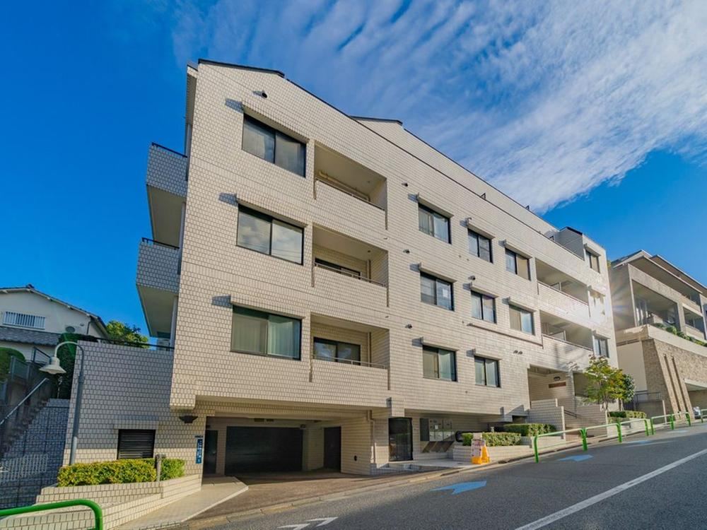2LDK apartment in Minato Ward, Tokyo - Photo 1