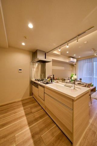 2LDK apartment in Chuo Ward, Tokyo - Photo 1