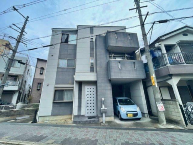 4LDK house in Neyagawa, Osaka - Photo 1