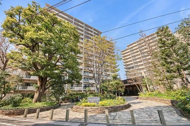 2LDK+S apartment in Suginami Ward, Tokyo - Photo 1