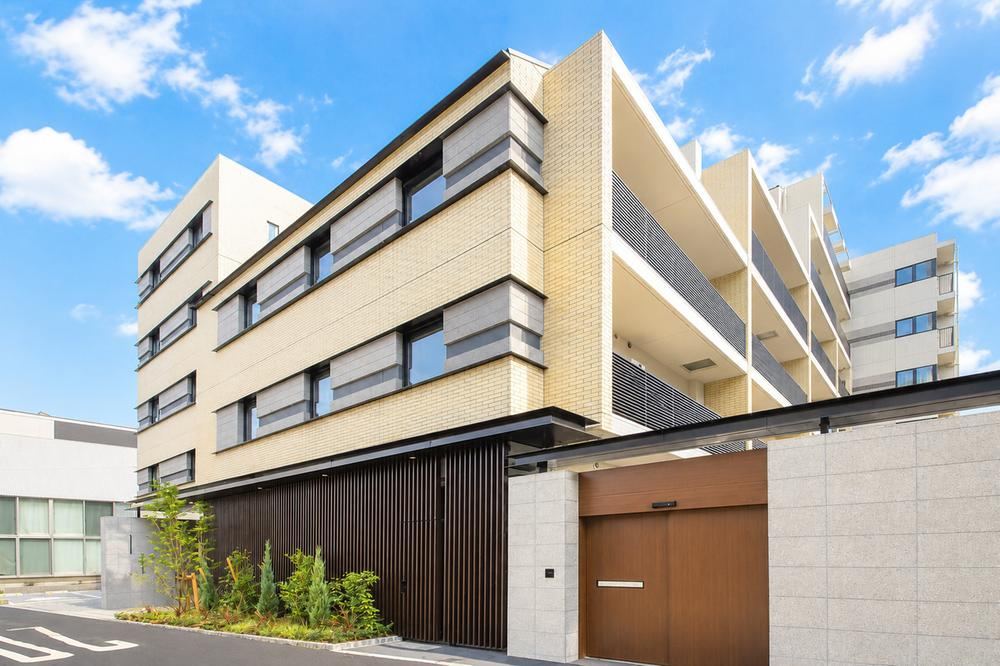 2LDK apartment in Shibuya Ward, Tokyo - Photo 1