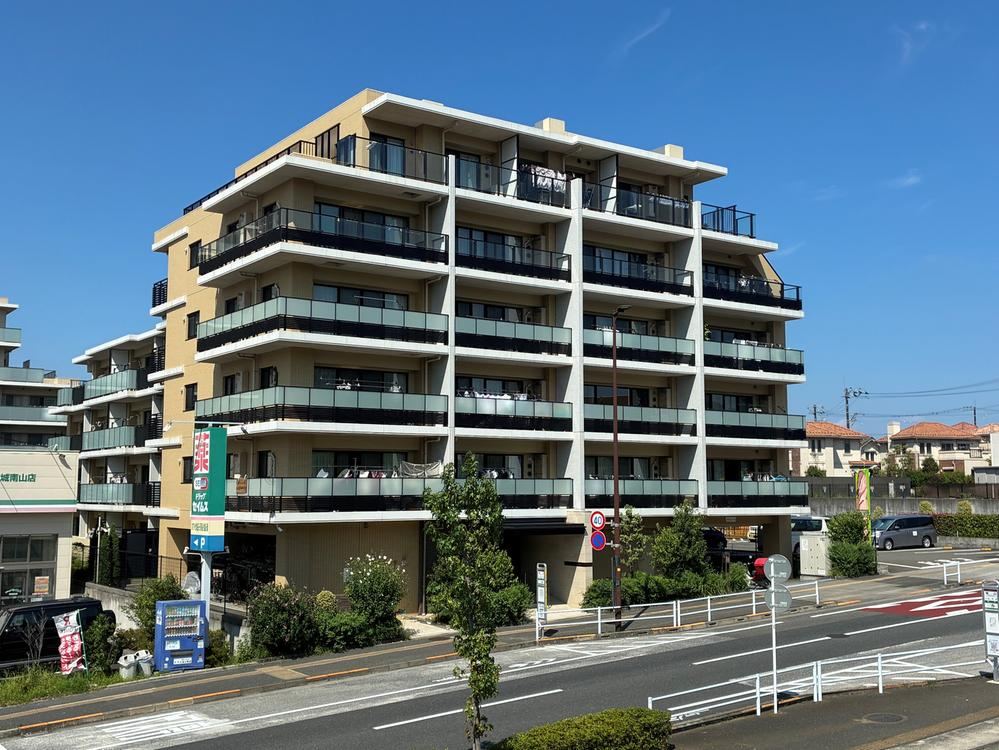 3LDK apartment in Inagi, Tokyo - Photo 1