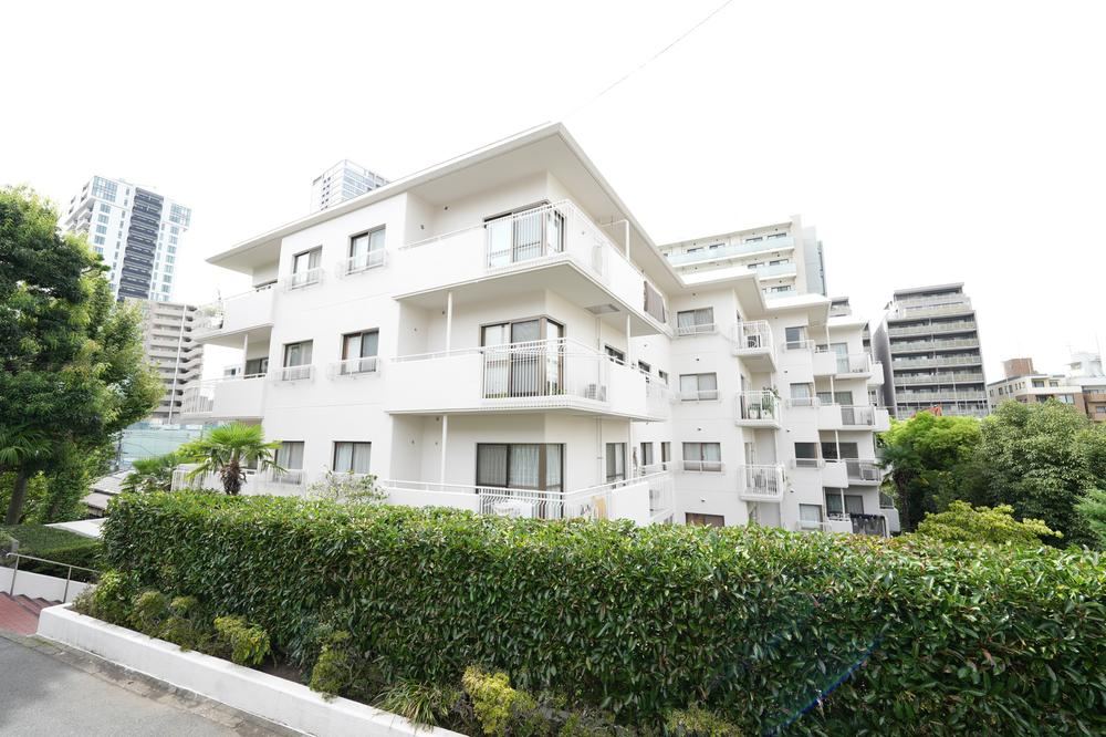 2LDK apartment in Minato Ward, Tokyo - Photo 1