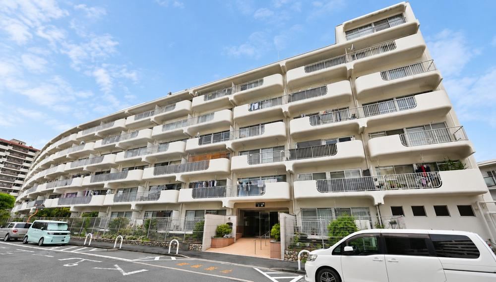 2LDK apartment in Suita, Osaka - Photo 1