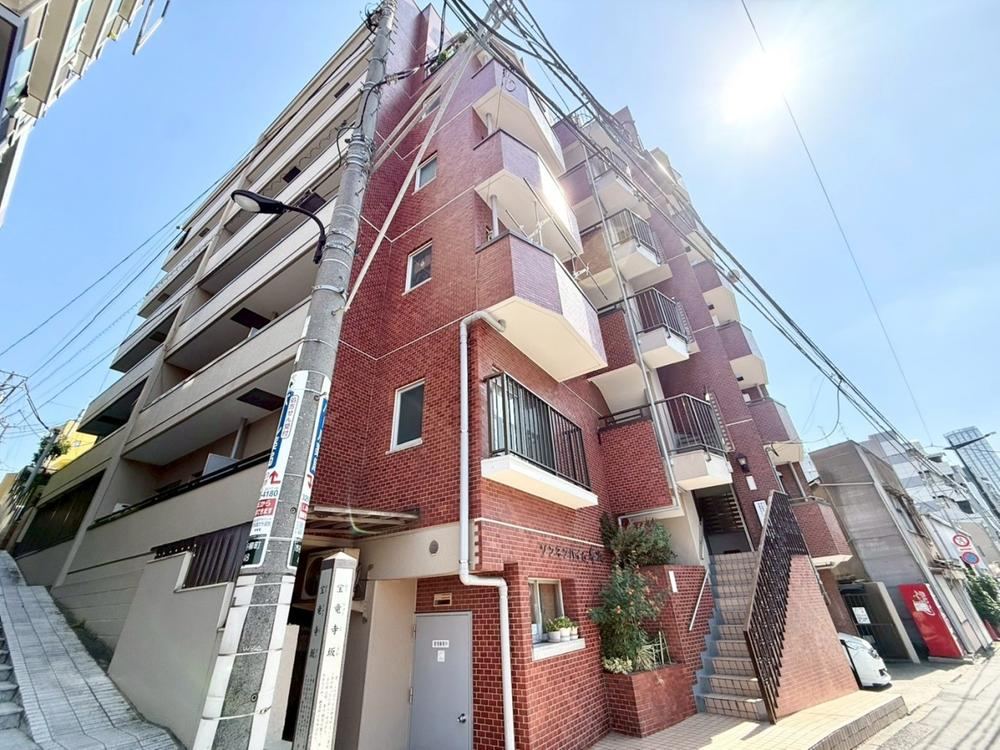 2LDK apartment in Shinjuku Ward, Tokyo - Photo 1