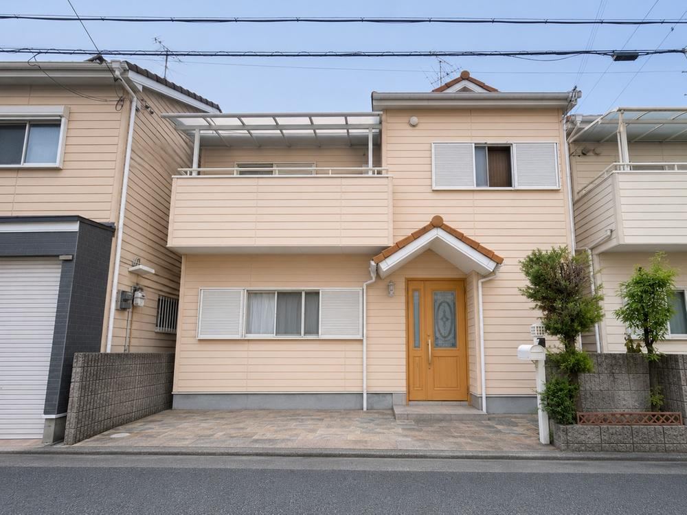 3LDK house in Yao, Osaka - Photo 1