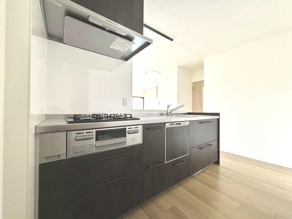 3LDK apartment in Asaminami Ward, Hiroshima - Photo 1