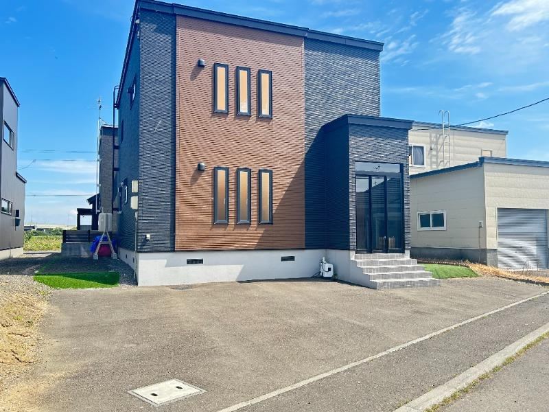 5LDK house in Ebetsu, Hokkaido - Photo 1