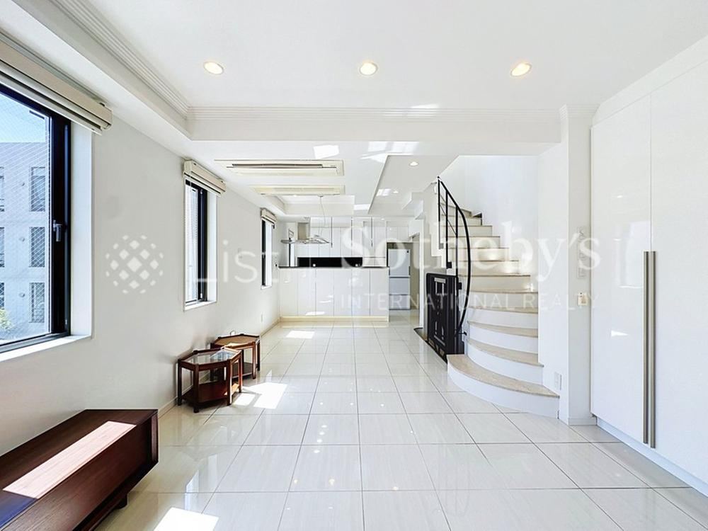2LDK+S house in Meguro Ward, Tokyo - Photo 1