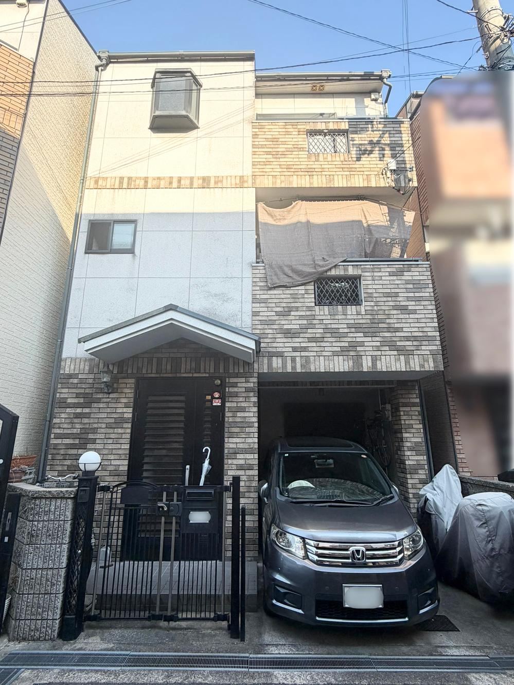 4LDK house in Higashiosaka, Osaka - Photo 1