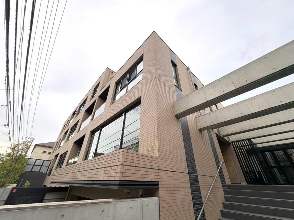 2LDK apartment in Shinjuku Ward, Tokyo - Photo 1