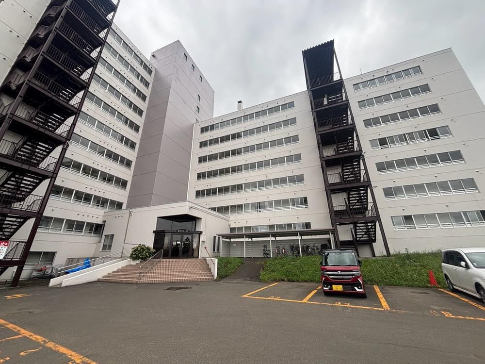 3LDK apartment in Teine Ward, Sapporo, Hokkaido - Photo 1