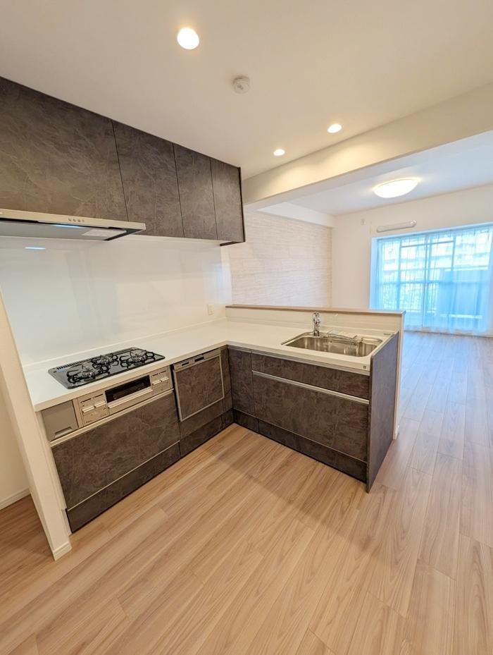3LDK apartment in Suminoe Ward, Osaka - Photo 1