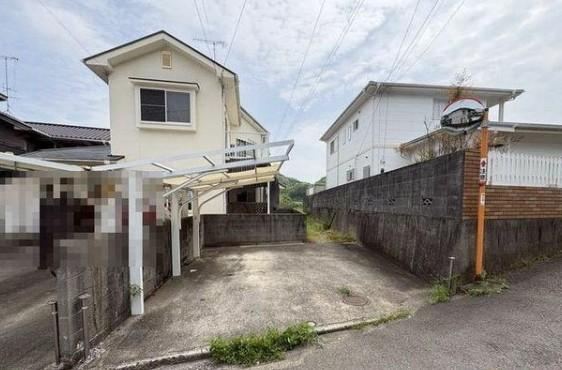 4LDK house in Matsuyama, Ehime - Photo 1