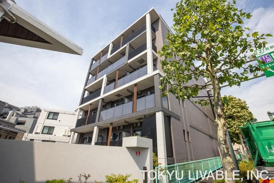 1LDK apartment in Shinjuku Ward, Tokyo - Photo 1