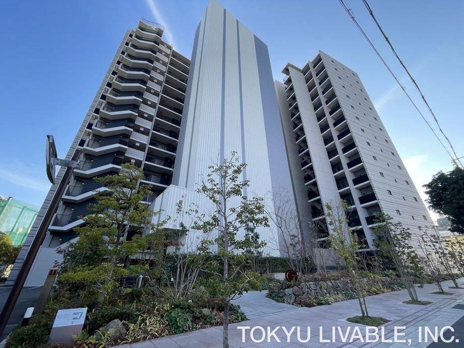 2LDK apartment in Joto Ward, Osaka - Photo 1