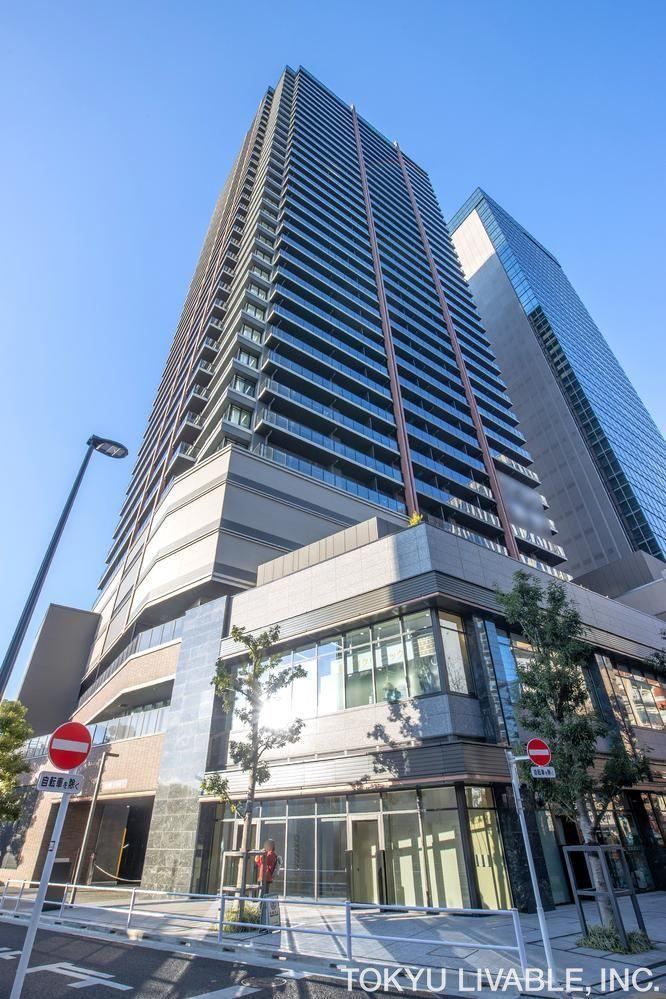 3LDK+S apartment in Shinjuku Ward, Tokyo - Photo 1