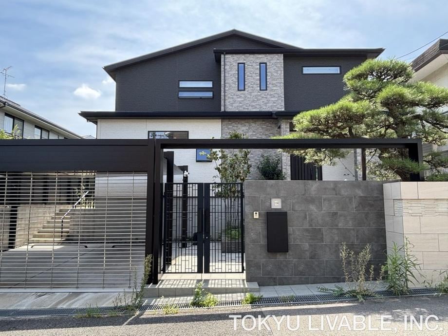 4LDK house in Suita, Osaka - Photo 1