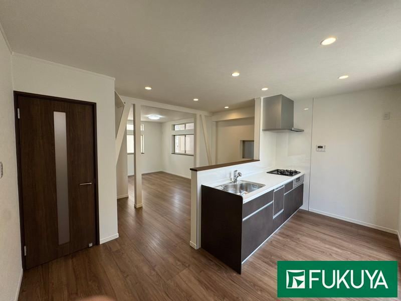 4LDK house in Yao, Osaka - Photo 1